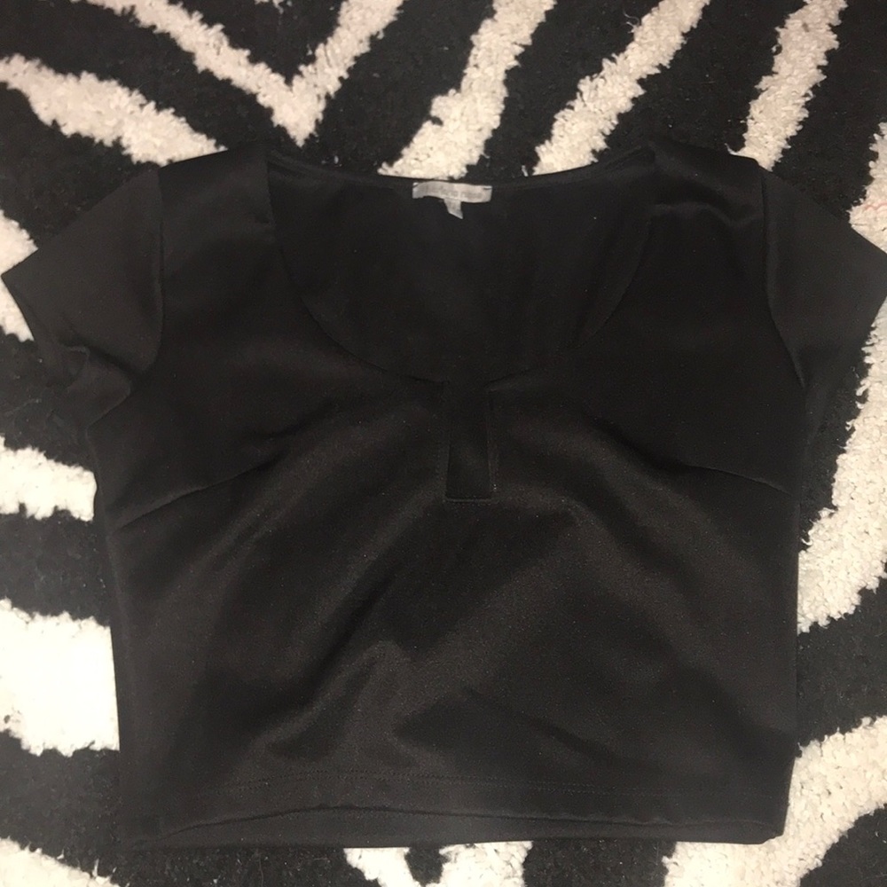 black t-shirt crop top